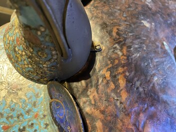 Un grand br&ucirc;le-parfum tripod en &eacute;maux cloisonn&eacute;s, Chine, 19&egrave;me