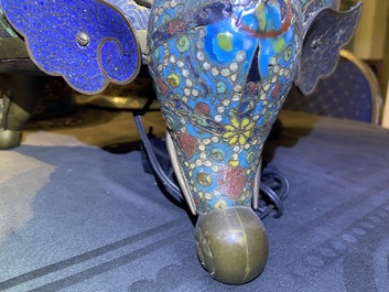 Un grand br&ucirc;le-parfum tripod en &eacute;maux cloisonn&eacute;s, Chine, 19&egrave;me