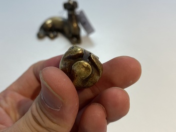 Deux poids de rouleaux et un sceau en bronze, Chine, Qing