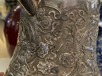 Une th&eacute;i&egrave;re en argent &agrave; d&eacute;cor d'oiseaux parmi des branches fleuries, Chine, 19&egrave;me