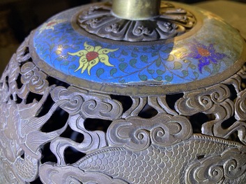 Un grand br&ucirc;le-parfum tripod en &eacute;maux cloisonn&eacute;s, Chine, 19&egrave;me