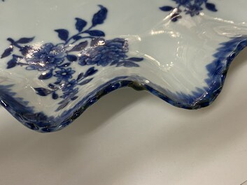 A Chinese blue and white leaf-shaped dish, Qianlong