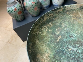 Een Chinese rituele driepotige bronzen 'dui' dekselkom voor voedsel, Oostelijke Zhou