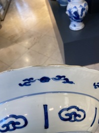 Un plat en porcelaine de Chine en bleu et blanc &agrave; d&eacute;cor de deux femmes et deux lapins dans un jardin, marque et &eacute;poque de Kangxi