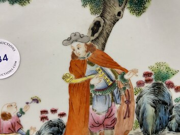 Een Chinees famille rose bord met een Europeaan, Qianlong merk, Jiaqing