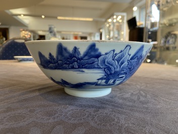 Un bol en porcelaine de Chine 'Bleu de Hue' pour le Vietnam, dat&eacute; 1828