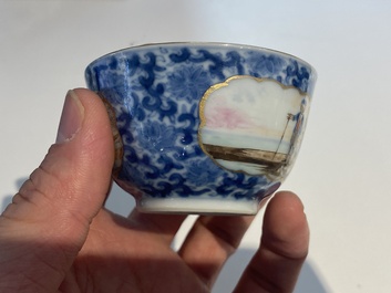 Une tasse et soucoupe en porcelaine de Chine d'exportation &agrave; d&eacute;cor d'un marchand de harengs, Qianlong