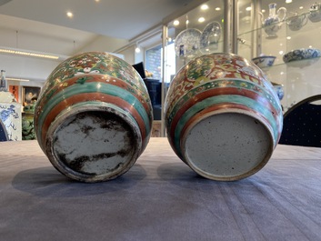 Deux grands bols couverts en porcelaine de Chine Bencharong pour le march&eacute; thai, 18/19&egrave;me