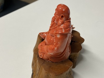 Een Chinese bloedkoralen 'Boeddha' figuur, Republiek