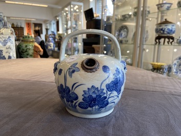 A Chinese blue and white lime pot for the Thai market, 19th C.