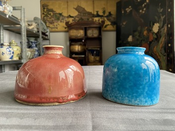 Twee Chinese waterpotten met langyao en monochroom turquoise glazuur, 19/20e eeuw