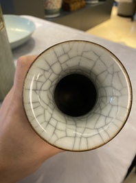 Un vase de forme 'cong' en porcelaine de Chine c&eacute;ladon et un &agrave; &eacute;mail craquel&eacute;, 19/20&egrave;me