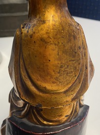 Une figure de Guanyin en bois dor&eacute;, laqu&eacute; et peint, Vietnam, 18/19&egrave;me