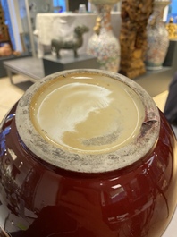 Un vase de forme bouteille en porcelaine de Chine &agrave; &eacute;mail langyao, 19/20&egrave;me