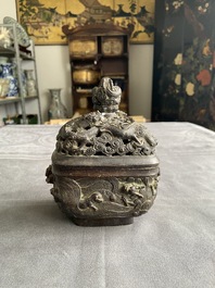 Un br&ucirc;le-parfum en bronze figurant des animaux mythiques, Chine, 17&egrave;me