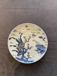 Une assiette en porcelaine de Chine en bleu, blanc et rouge de cuivre de type ko-sometsuke pour le march&eacute; japonais, &eacute;poque Transition