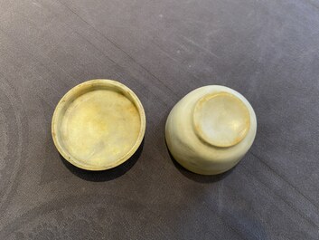 A Chinese hardstone gaiwan and cover, 18/19th C.