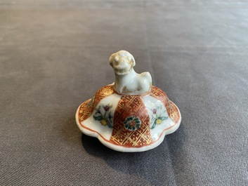A Chinese famille verte teapot and three cups, Kangxi and later