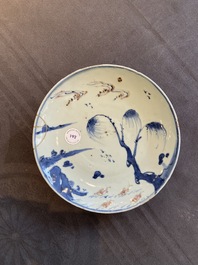 Une assiette en porcelaine de Chine en bleu, blanc et rouge de cuivre pour le march&eacute; japonais, &eacute;poque Transition