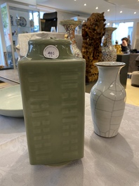 Un vase de forme 'cong' en porcelaine de Chine c&eacute;ladon et un &agrave; &eacute;mail craquel&eacute;, 19/20&egrave;me