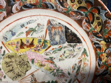 Huit assiettes en porcelaine de Chine famille rose de Canton &agrave; d&eacute;cor d'&eacute;ventails, 19&egrave;me