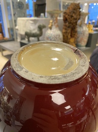 Un vase de forme bouteille en porcelaine de Chine &agrave; &eacute;mail langyao, 19/20&egrave;me