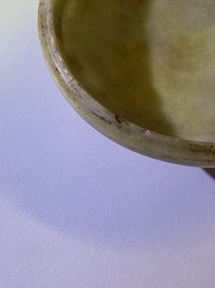 Un bol couvert de type 'gaiwan' en pierre dure, Chine, 18/19&egrave;me