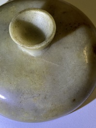 A Chinese hardstone gaiwan and cover, 18/19th C.