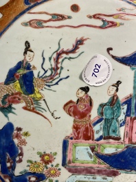 Een Chinese famille rose 'Xi Wangmu' schotel, Yongzheng