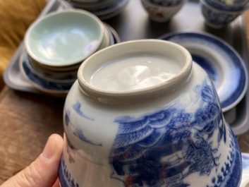 Une collection vari&eacute;e de tasses et soucoupes en porcelaine de Chine, 18/19&egrave;me