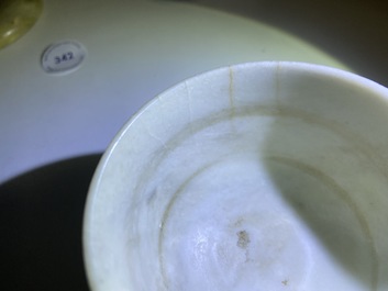 A Chinese hardstone gaiwan and cover, 18/19th C.