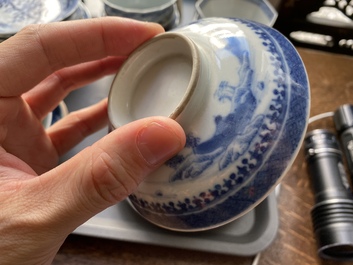 Une collection vari&eacute;e de tasses et soucoupes en porcelaine de Chine, 18/19&egrave;me