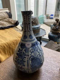 A Chinese blue and white kraak porcelain bottle vase, Wanli