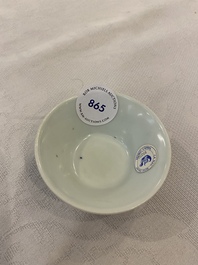 Een Chinese blauw-witte wijnkom uit het Ca Mau scheepswrak, Yongzheng merk en periode