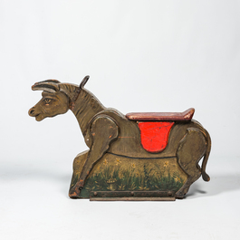 Un &acirc;ne de carrousel en bois &agrave; d&eacute;cor polychrome, 20&egrave;me