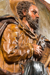 Grand haut-relief en bois sculpt&eacute; et polychrom&eacute; repr&eacute;sentant Saint Pierre, Espagne, 17&egrave;me