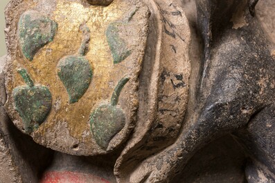 Une paire de culots en pierre calcaire sculpt&eacute;e, dor&eacute;e et polychrom&eacute;e aux armes de 'Salazar', Bourgogne, France, fin du 15&egrave;me