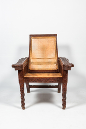 Chaise de planteur de style anglo-indien en bois sculpt&eacute;, vers 1900