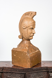 Un buste d'un l&eacute;gionnaire romain en bois patin&eacute;, vers 1900