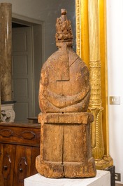 Een grote notelaren sculptuur van God de Vader, 1e helft 16e eeuw