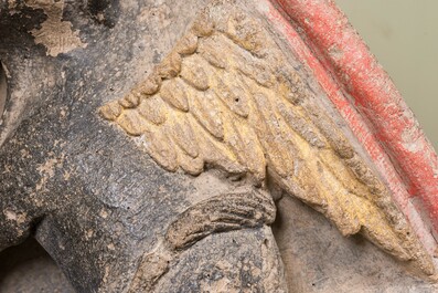 Une paire de culots en pierre calcaire sculpt&eacute;e, dor&eacute;e et polychrom&eacute;e aux armes de 'Salazar', Bourgogne, France, fin du 15&egrave;me