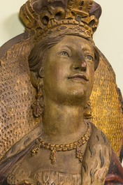 Un buste de la reine Victoria d'Angleterre en bois polychrom&eacute; et dor&eacute;, 19&egrave;me