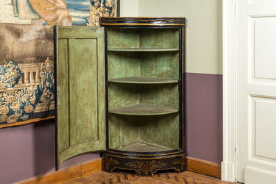A painted wooden corner cupboard with chinoiserie design, probably England, 18th C.