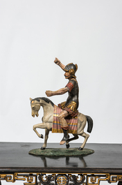 Twee polychrome houten figuren van een Romeinse soldaat en een paard, 17/18e eeuw