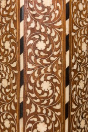 Une paire d'importantes colonnes islamiques en bois incrust&eacute; d'os, Syrie ou Afrique du Nord, 19&egrave;me