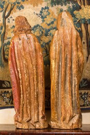 Twee grote Vlaamse polychrome en vergulde notelaren sculpturen van Maria Magdalena en Johannes de Doper, Brabant, eind 15e eeuw