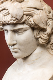 Een grote 'Grand Tour' marmeren buste van Antino&uuml;s als Dionysos, Itali&euml;, 19e eeuw