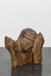 Christ en bois sculpt&eacute; et polychrom&eacute;, 17&egrave;me