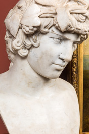 Important buste 'Grand Tour' d' Antino&uuml;s comme Dionysos en marbre sculpt&eacute;, Italie, 19&egrave;me