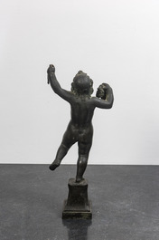 Een Franse bronzen sculptuur van een jonge bacchant op sokkel, Parijs, 19e eeuw